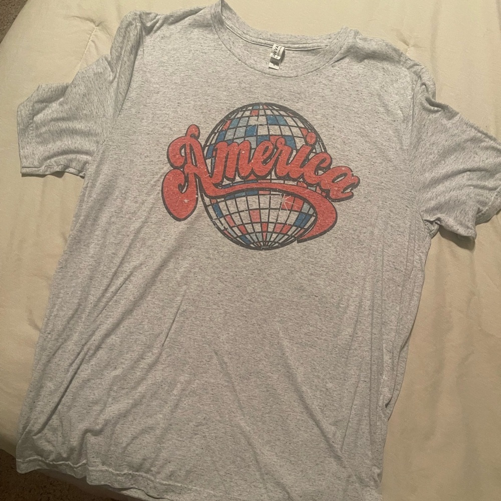 “America” Tshirt size XL